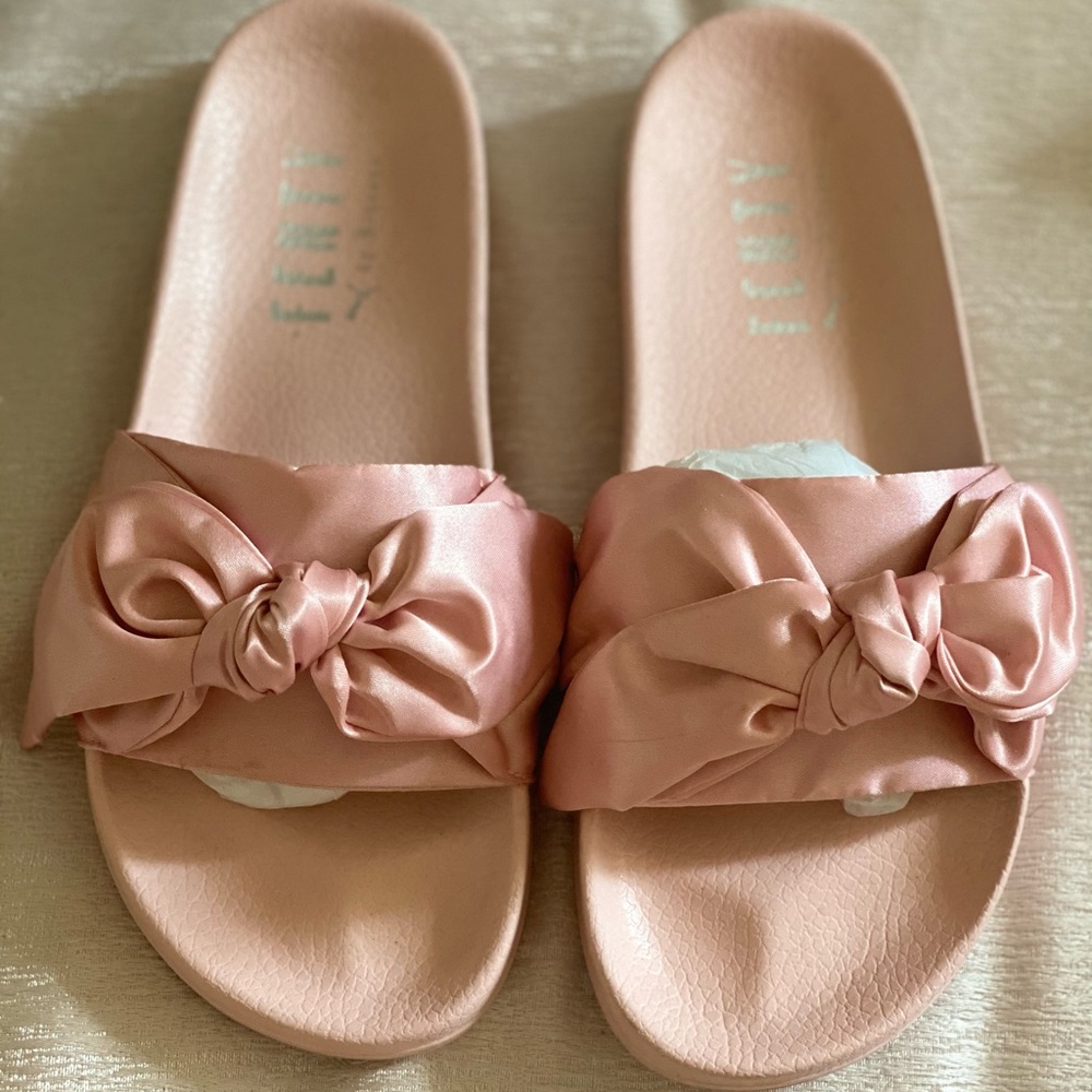 Puma Fenty by Rihanna pink Bow Slides sz:8.5